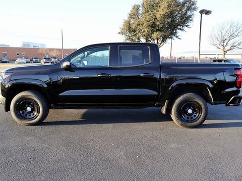 Used 2024 Chevrolet Colorado W/T image 2