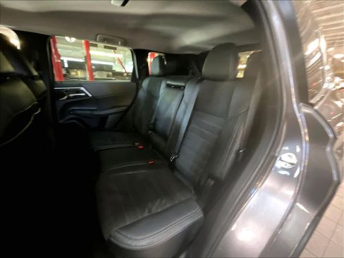 Used 2023 Mitsubishi Outlander SE image 15