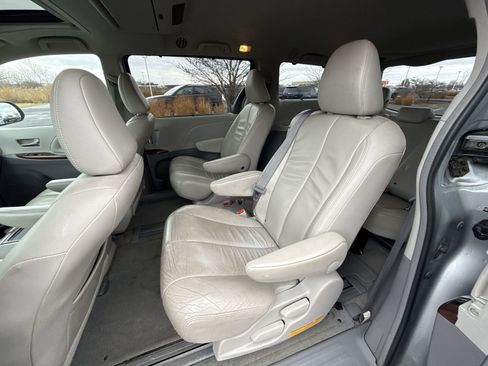 Used 2014 Toyota Sienna XLE image 24