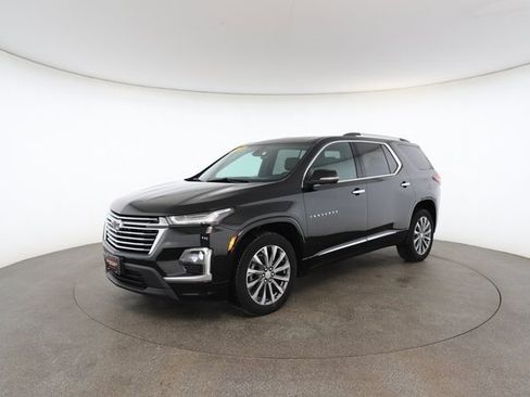 Used 2023 Chevrolet Traverse Premier image 2