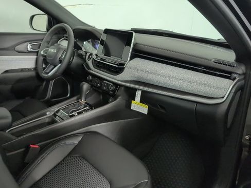 New 2025 Jeep Compass Latitude w/ Convenience Group image 12