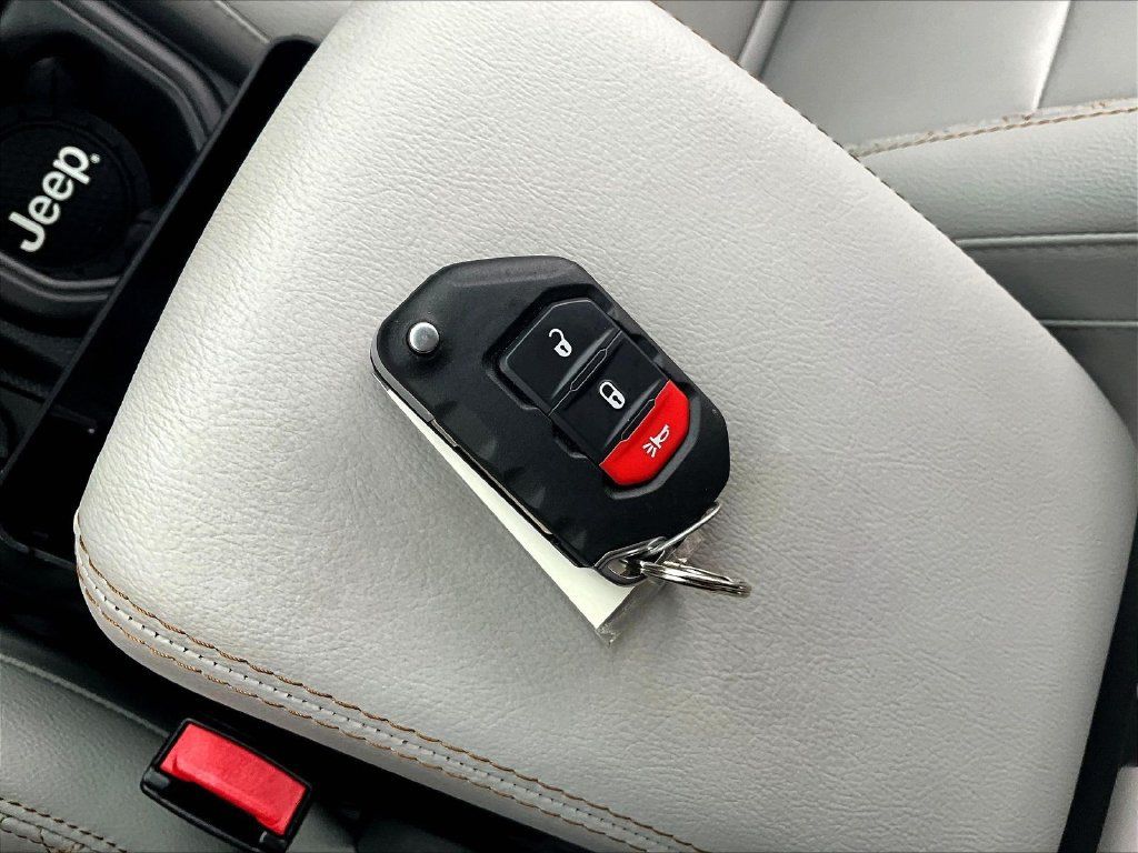 Used 2023 Jeep Wrangler Unlimited Sahara AWD/4WD image 37