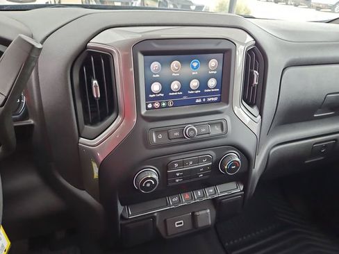 Used 2020 Chevrolet Silverado 1500 Custom w/ Custom Value Package image 15