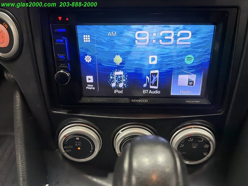 Used 2016 Nissan 370Z Coupe RWD image 10