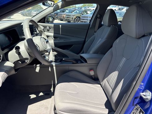 Used 2025 Hyundai Elantra Sport image 11