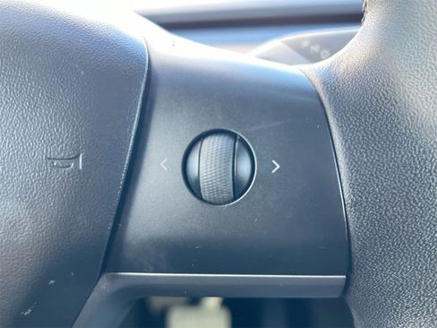 Used 2020 Tesla Model Y Long Range image 24