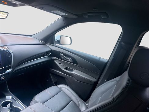 Used 2022 Chevrolet Traverse RS image 24