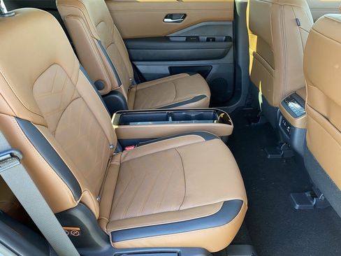 New 2025 Nissan Pathfinder Platinum image 11