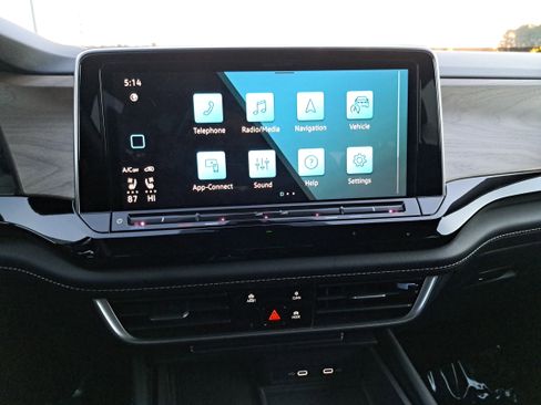 Certified 2024 Volkswagen Atlas SE image 19