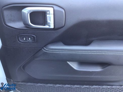 Used 2022 Jeep Wrangler Unlimited Sahara w/ Cold Weather Group image 14