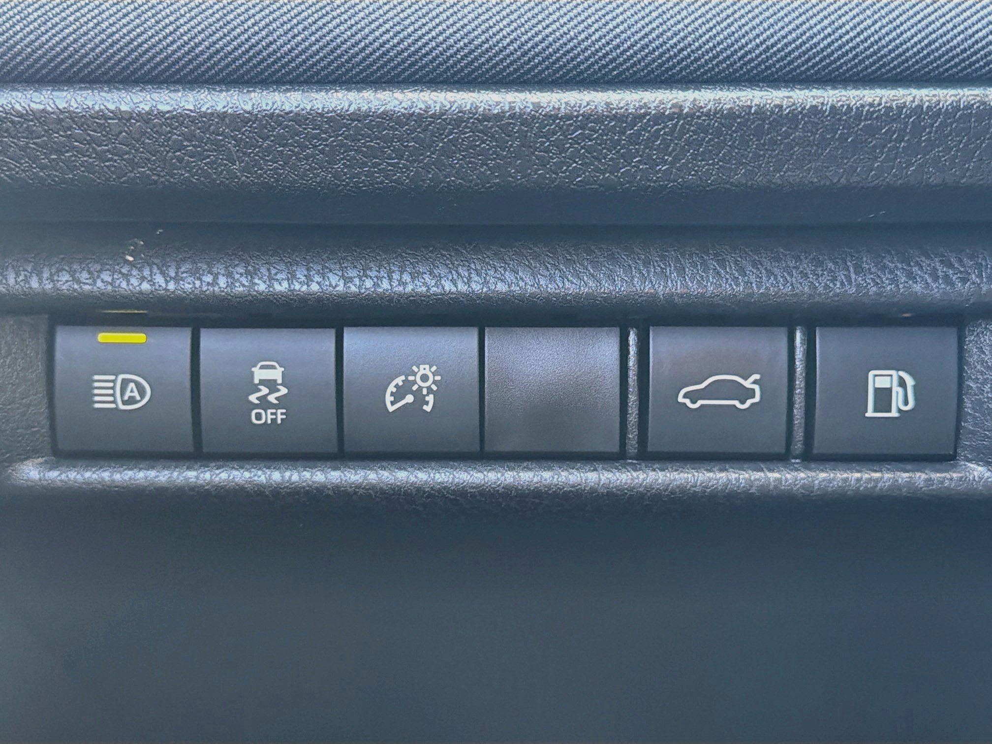 Used 2026 Toyota Camry LE FWD image 17