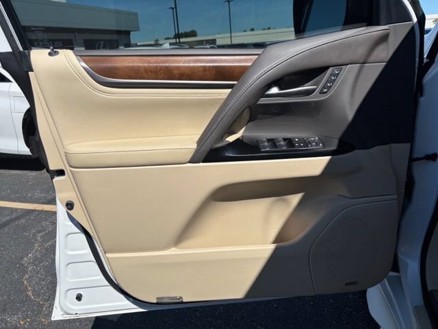 Used 2017 Lexus LX 570 4WD w/ Luxury Package image 10
