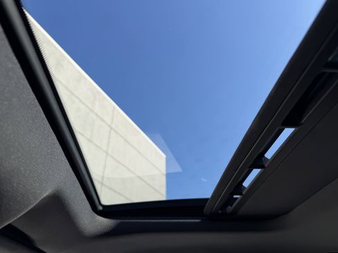 Certified 2018 Porsche Cayenne Platinum Edition image 28