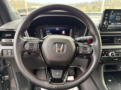 Used 2025 Honda Pilot Black Edition image 14