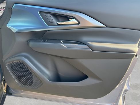 New 2026 Chevrolet Equinox EV LT image 9