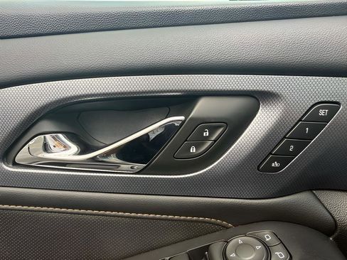 Used 2021 Chevrolet Traverse Premier w/ Redline Edition image 13