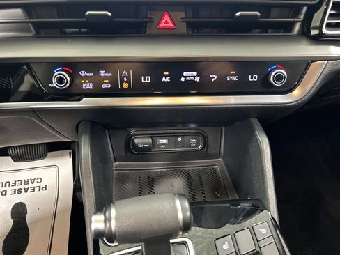 Certified 2024 Kia Sportage EX AWD/4WD image 17