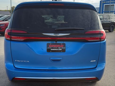 New 2026 Chrysler Pacifica Select AWD/4WD image 7