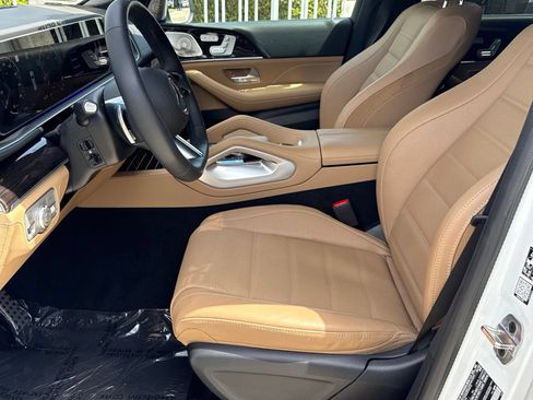 Used 2025 Mercedes-Benz GLS 580 4MATIC image 24