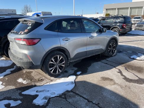 Used 2022 Ford Escape SE w/ SE Sport Appearance Package image 16