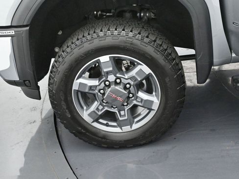 Used 2025 GMC Sierra 2500 SLT w/ SLT Premium Package image 39