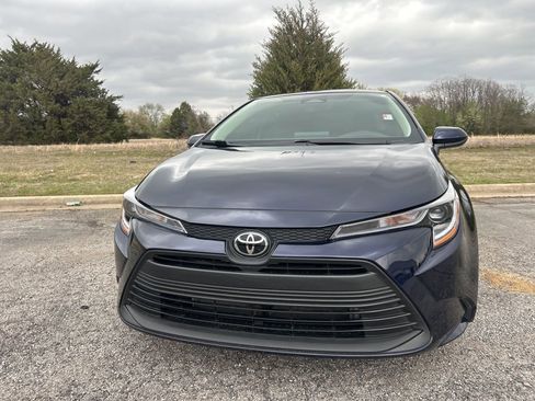 Used 2025 Toyota Corolla LE image 2