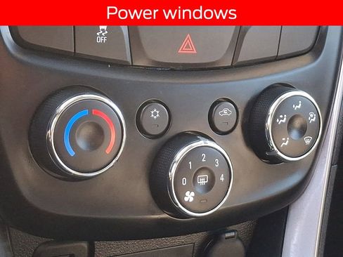 Used 2020 Chevrolet Trax LT w/ LT Convenience Package image 15