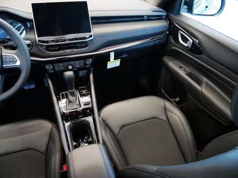 New 2026 Jeep Compass Latitude image 16