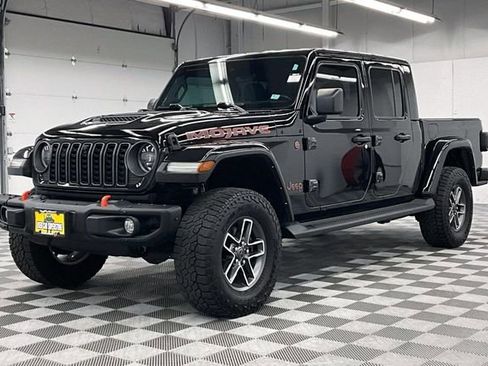 Used 2024 Jeep Gladiator Mojave AWD/4WD image 12