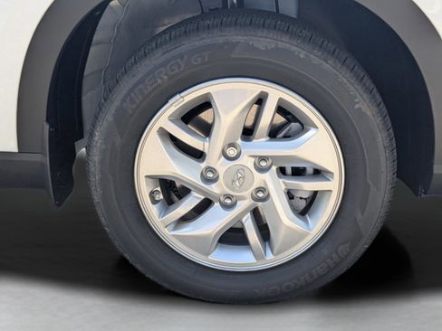 New 2025 Hyundai Venue SE image 11