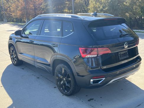 Certified 2024 Volkswagen Taos SE w/ Black Wheel Package image 8