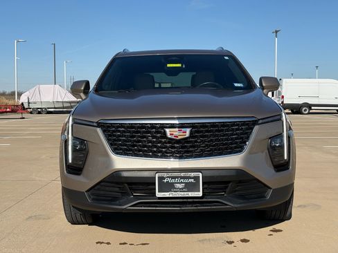 Certified 2024 Cadillac XT4 Luxury w/ Cold Weather Package image 3