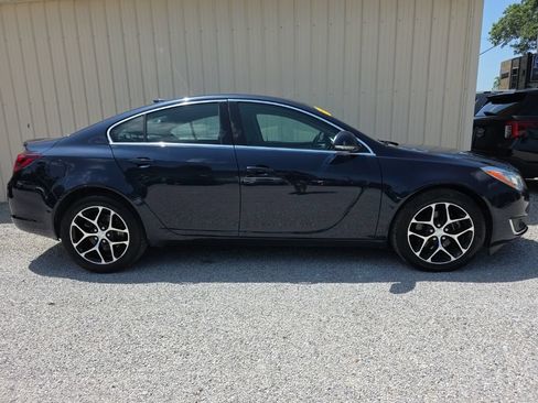 Used 2017 Buick Regal Sport Touring FWD image 5