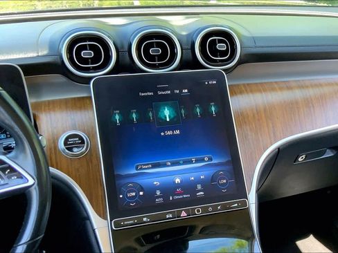 Used 2024 Mercedes-Benz GLC 300 image 7