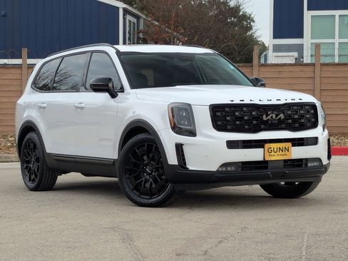 Used 2022 Kia Telluride SX w/ SX Prestige Package image 2