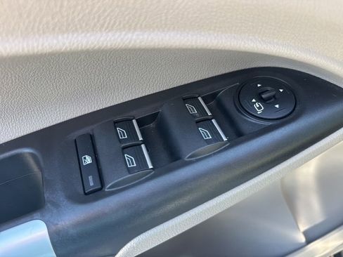 Used 2015 Ford Transit Connect Titanium image 19