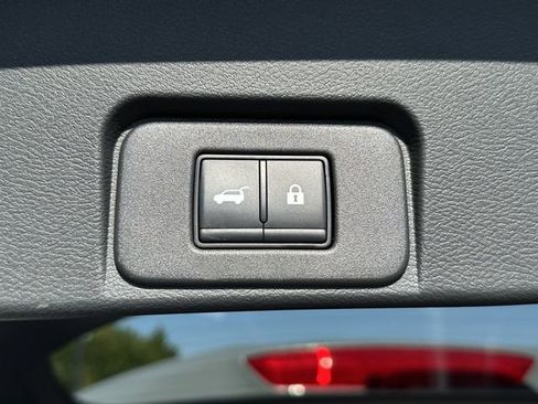 Certified 2025 Nissan Rogue SL image 20