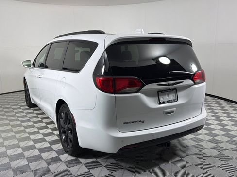 Used 2018 Chrysler Pacifica Touring Plus w/ S Appearance Package FWD image 6