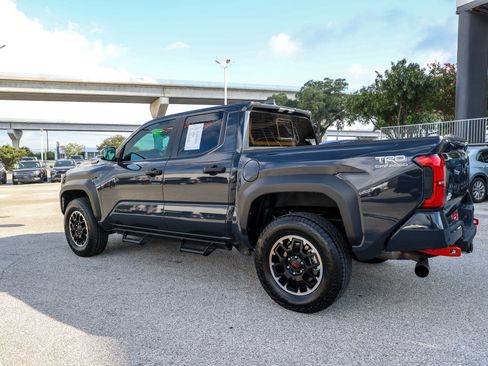 Certified 2025 Toyota Tacoma TRD Off-Road w/ TRD Off Road Upgrade Package AWD/4WD image 10