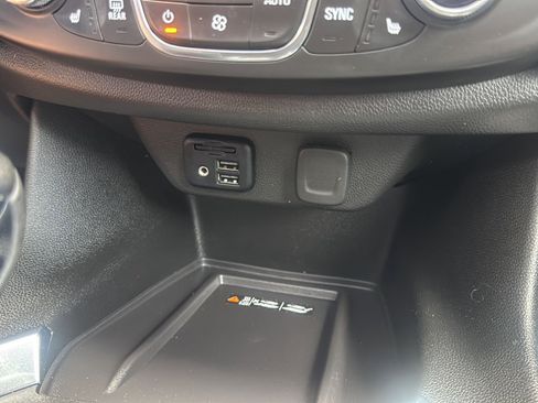 Used 2023 Chevrolet Traverse RS AWD/4WD image 40