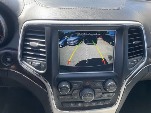 Used 2018 Jeep Grand Cherokee Limited image 28
