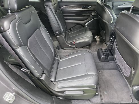 Used 2022 Jeep Grand Cherokee L Overland w/ Luxury Tech Group IV RWD image 5