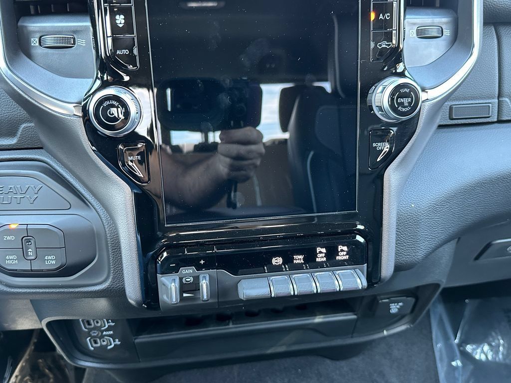 New 2026 RAM 3500 Laramie AWD/4WD image 27