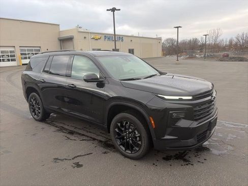 Used 2024 Chevrolet Traverse LT w/ Midnight/Sport Edition image 7