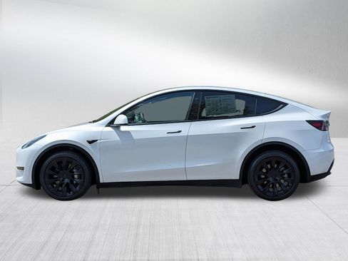 Used 2024 Tesla Model Y Long Range AWD/4WD image 4