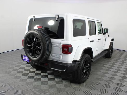 Used 2025 Jeep Wrangler Unlimited Sahara AWD/4WD image 23
