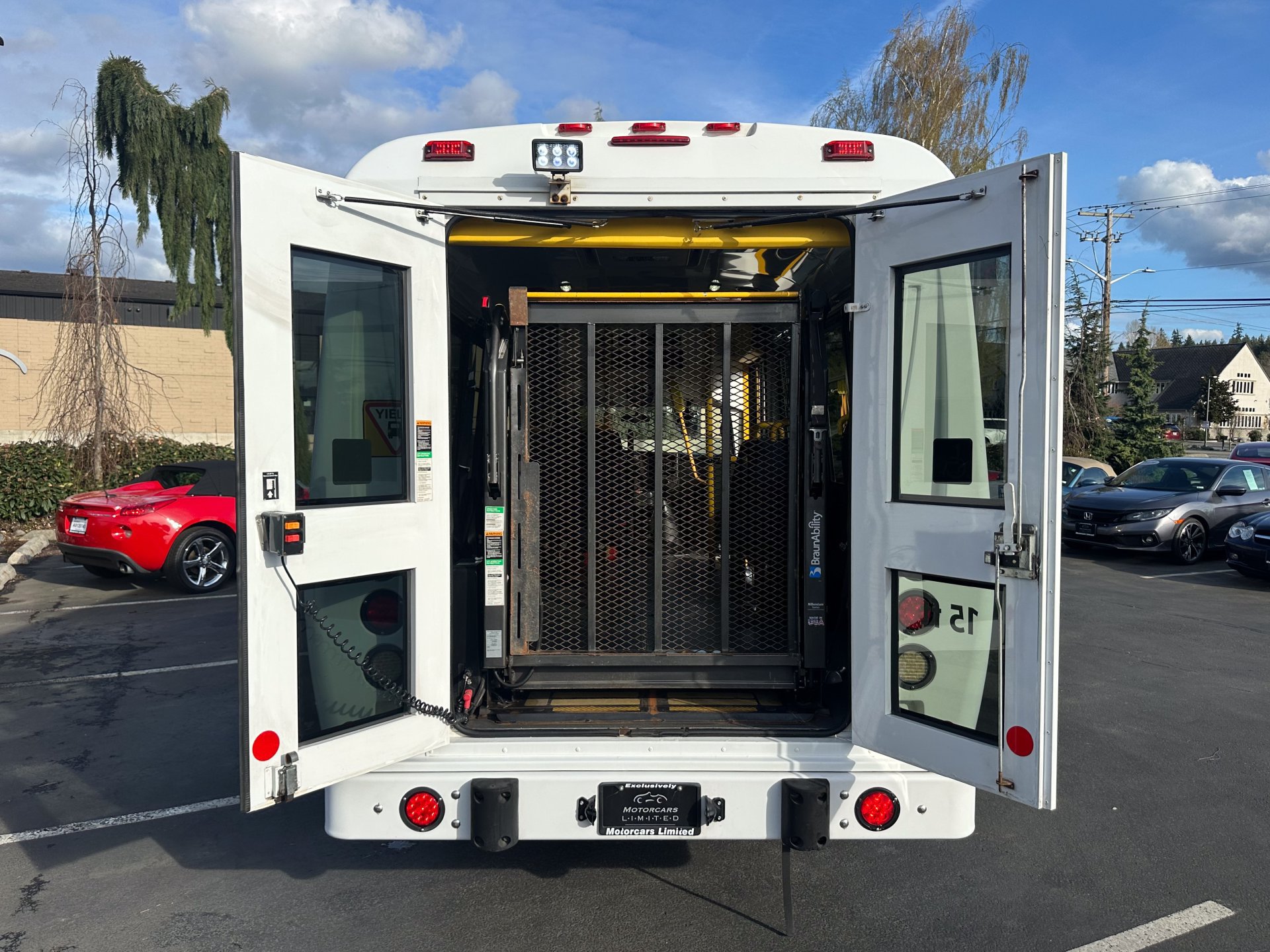 Used 2014 Chevrolet Express 3500 RWD image 8
