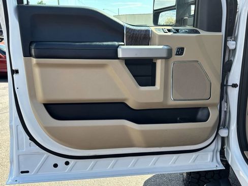 Used 2019 Ford F250 Lariat w/ Chrome Package image 16