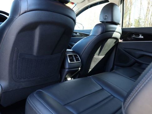 Used 2019 Kia Sorento EX image 11