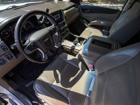 Used 2020 GMC Yukon XL SLT w/ Graphite Performance Edition image 11